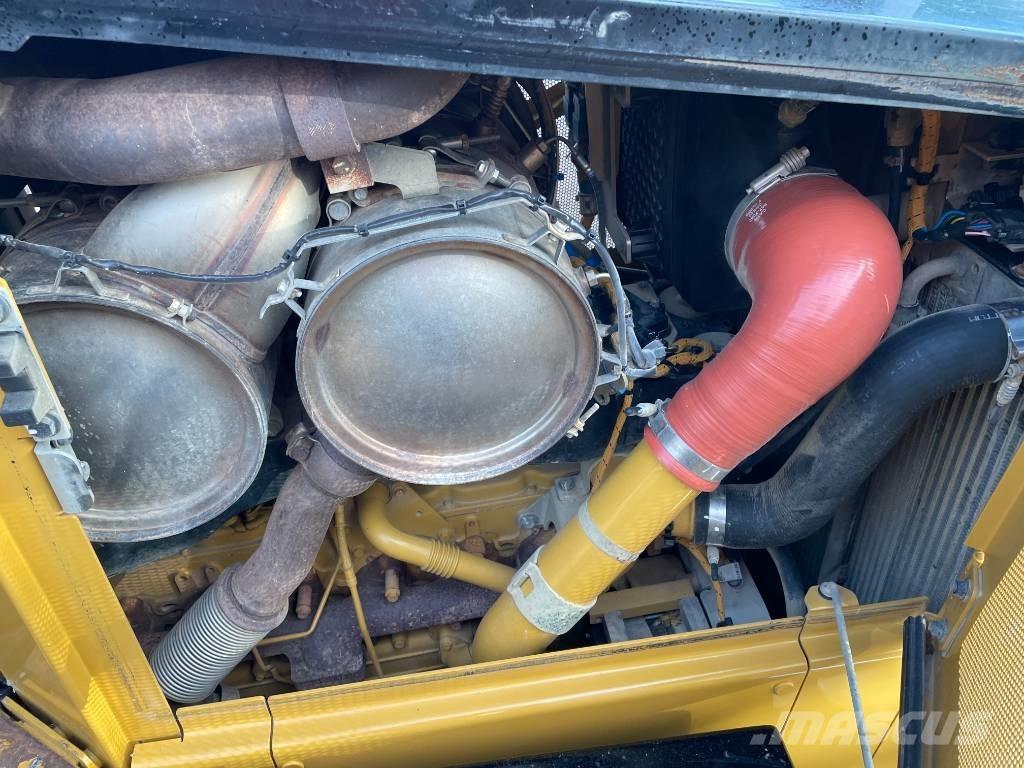 CAT D 5 LGP Pásové dozéry