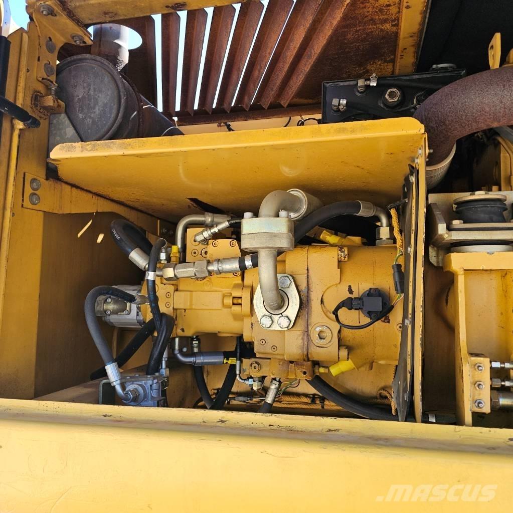 CAT 322 C Kolesové rýpadlá