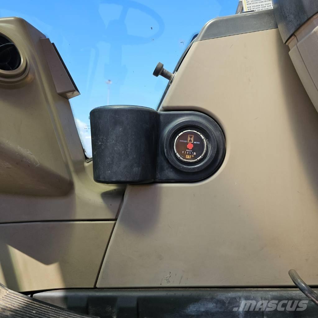 CAT 322 C Kolesové rýpadlá