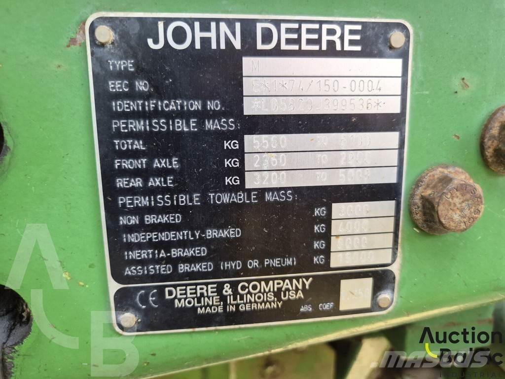John Deere 5820 Traktory