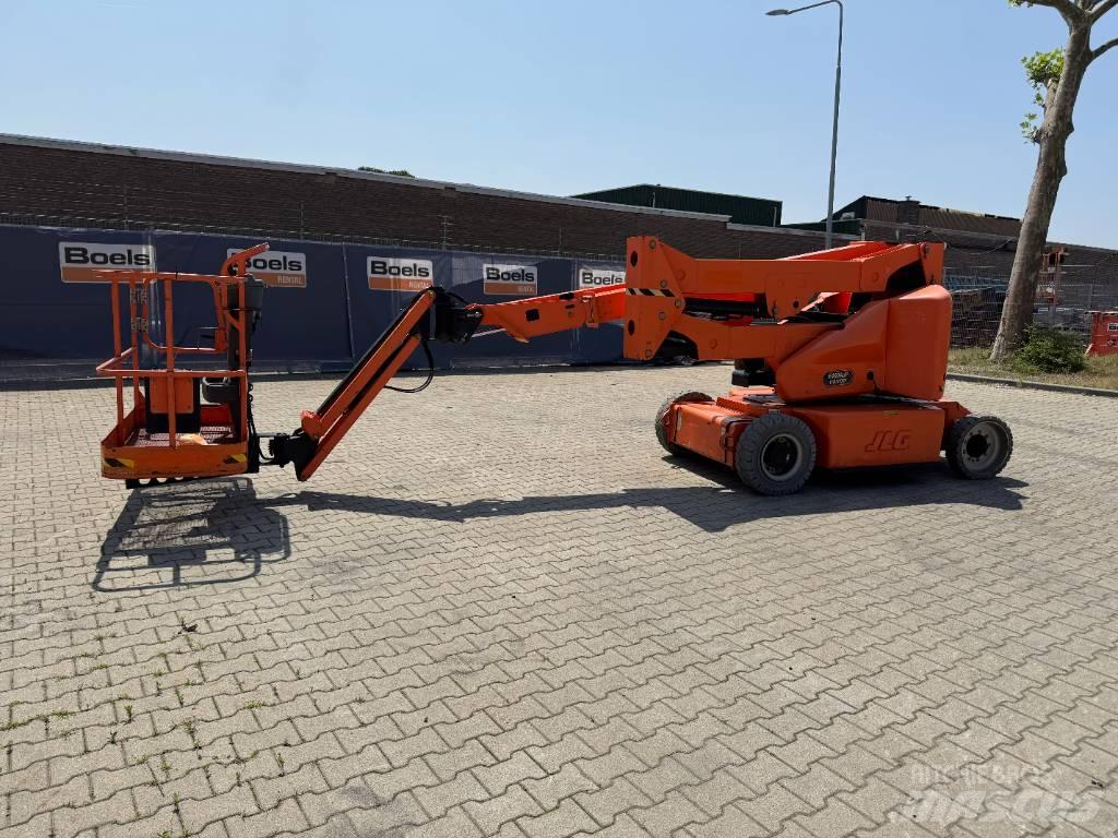 JLG E400AJPN Kĺbové plošiny