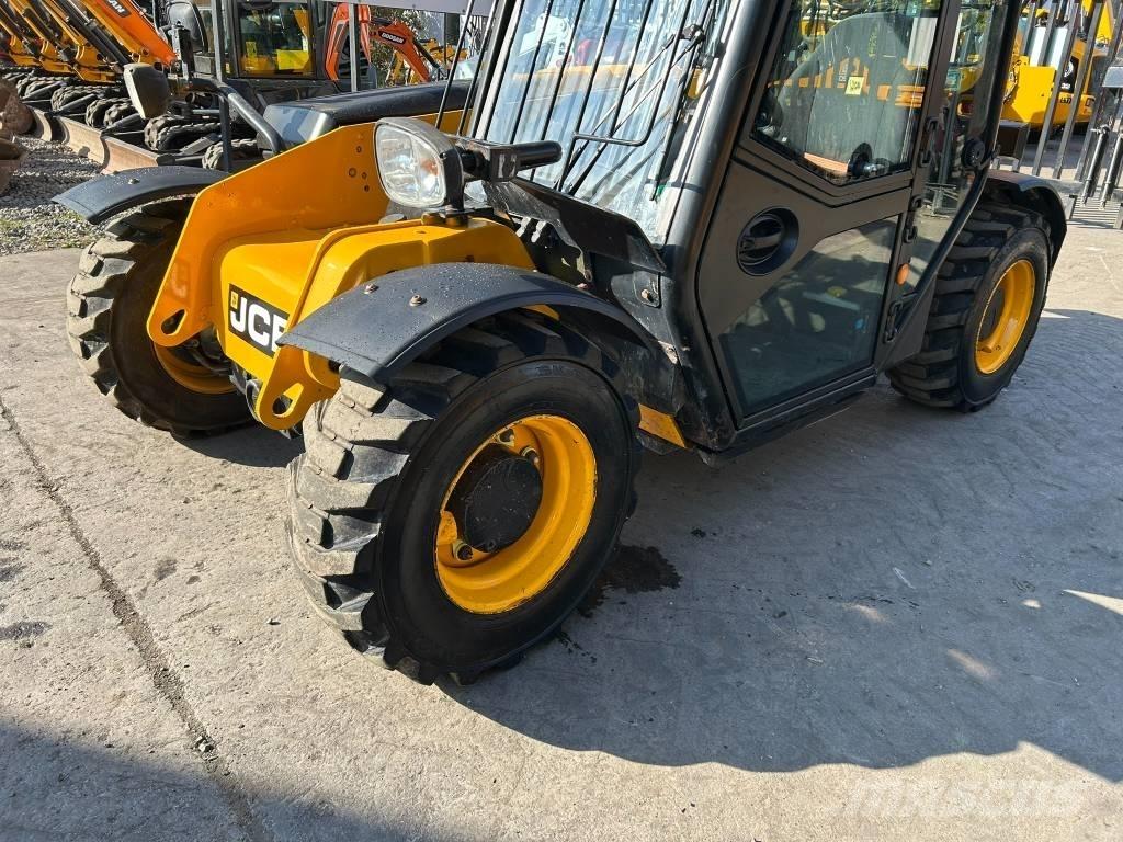JCB 525-60 Teleskopické manipulátory
