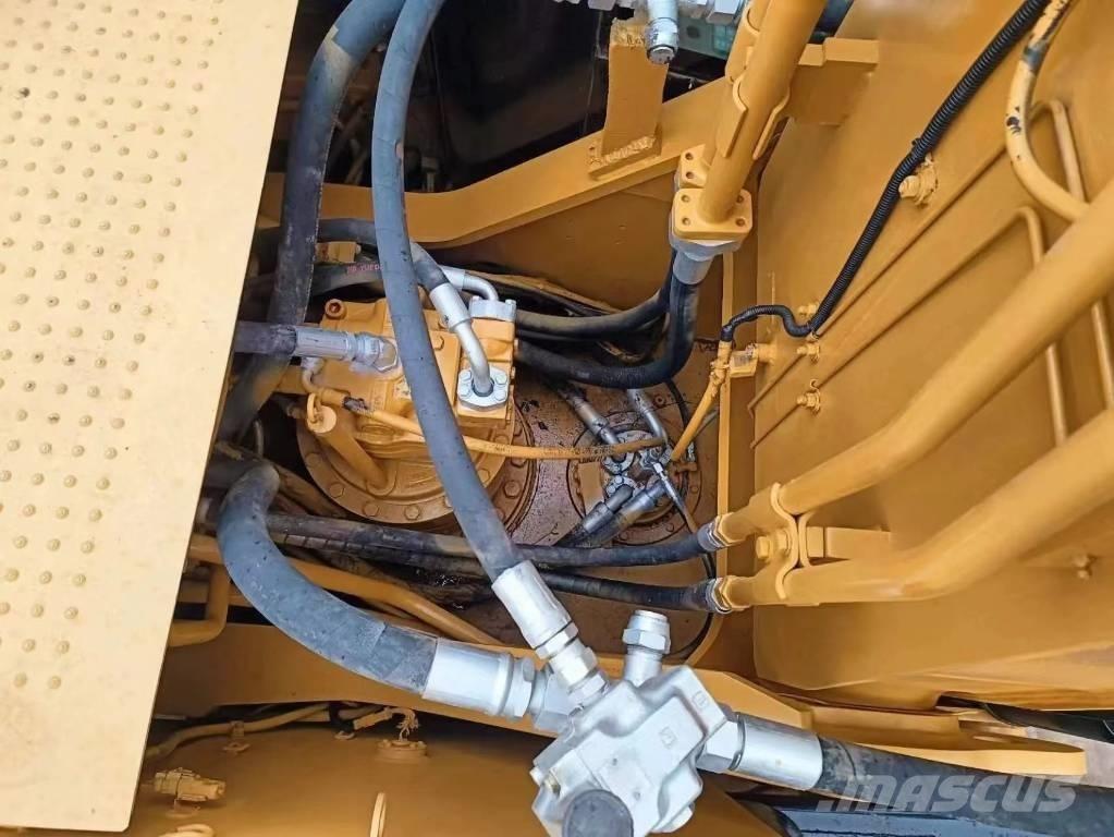 CAT 330 D Pásové rýpadlá