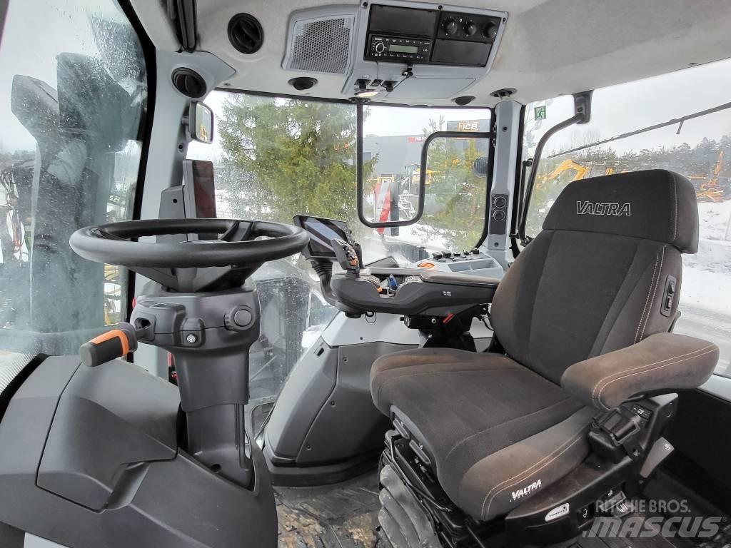 Valtra Q 305 Traktory