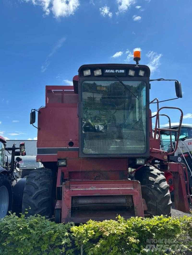 Case IH 1680 Axial Kombinované zberacie stroje
