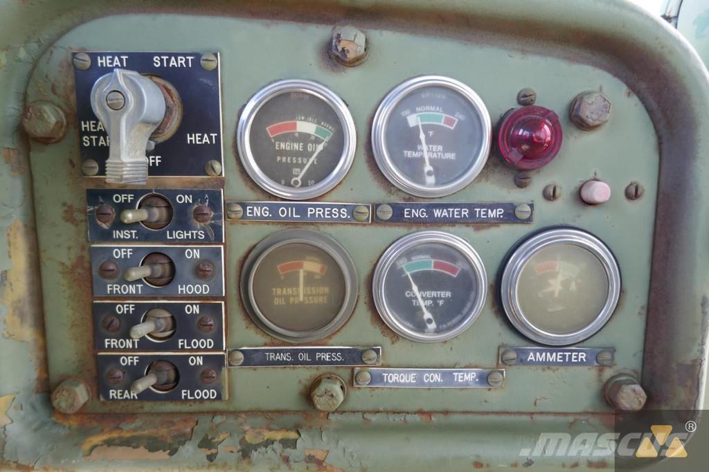 CAT D7F Ex-army Pásové dozéry