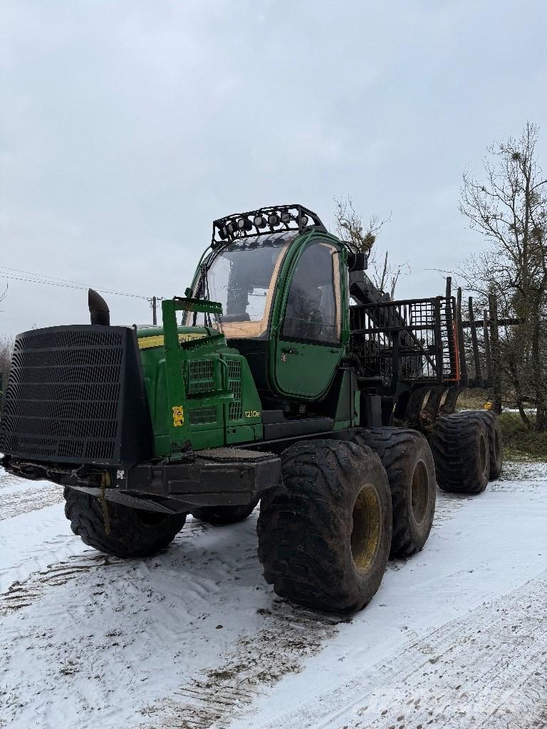 John Deere 1210 E Lesné traktory
