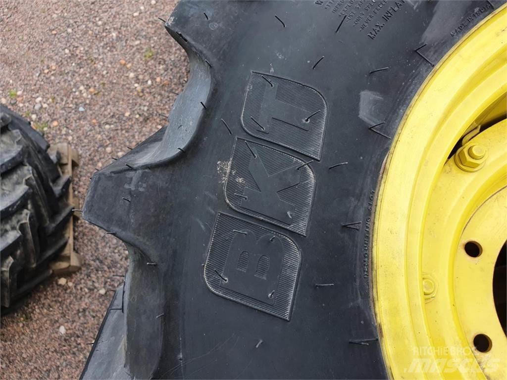 BKT 320/85R20 x2 Pneumatiky, kolesá a ráfiky