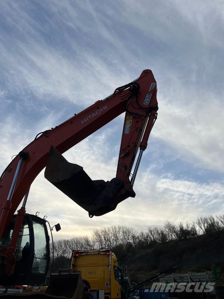 Hitachi ZX 300 LCN-7 Pásové dozéry