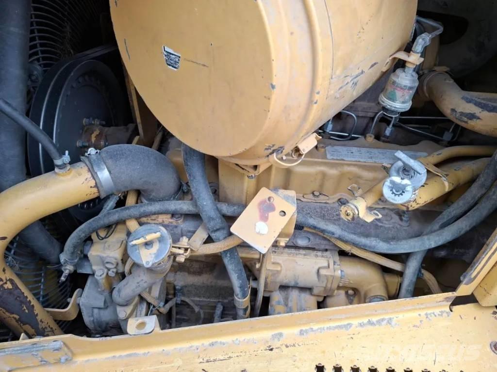CAT D 6 R Pásové dozéry