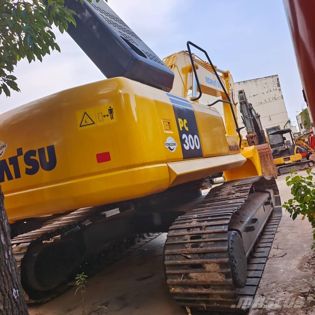 Komatsu PC 300 Pásové rýpadlá