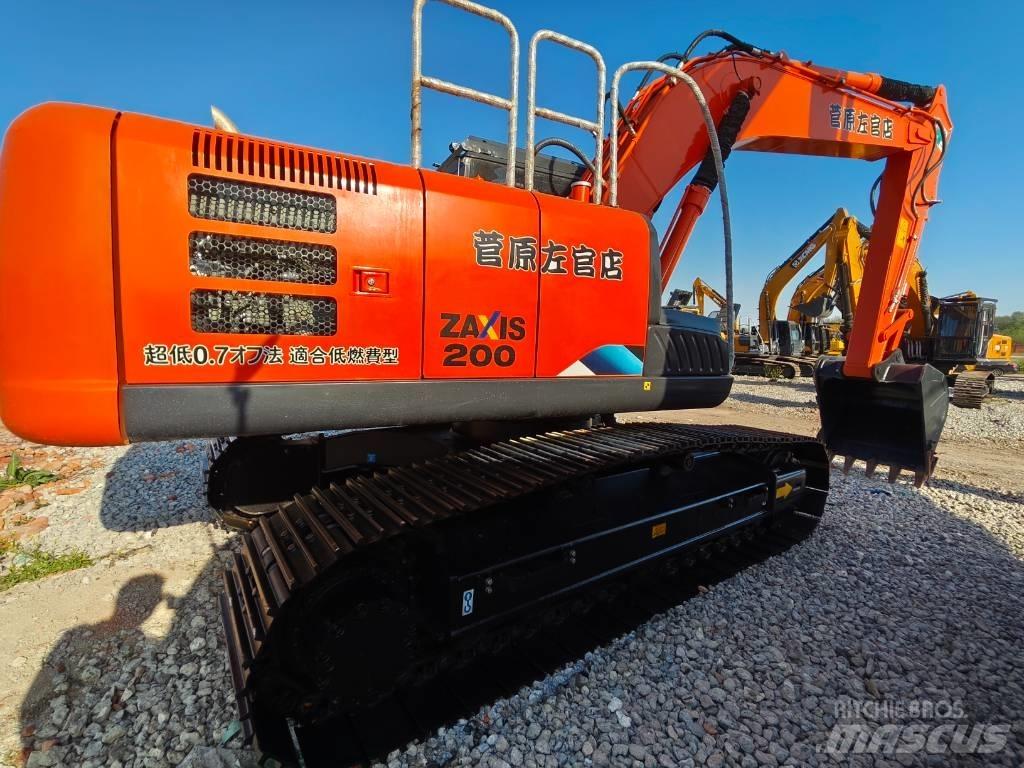 Hitachi ZX 200 Pásové rýpadlá