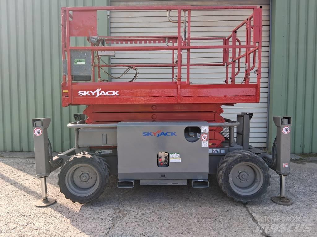 SkyJack SJ 6832 RT Nožnicové zdvíhacie plošiny