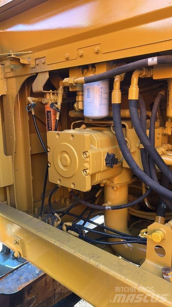 CAT 374 F Stroje pre manipuláciu s odpadom