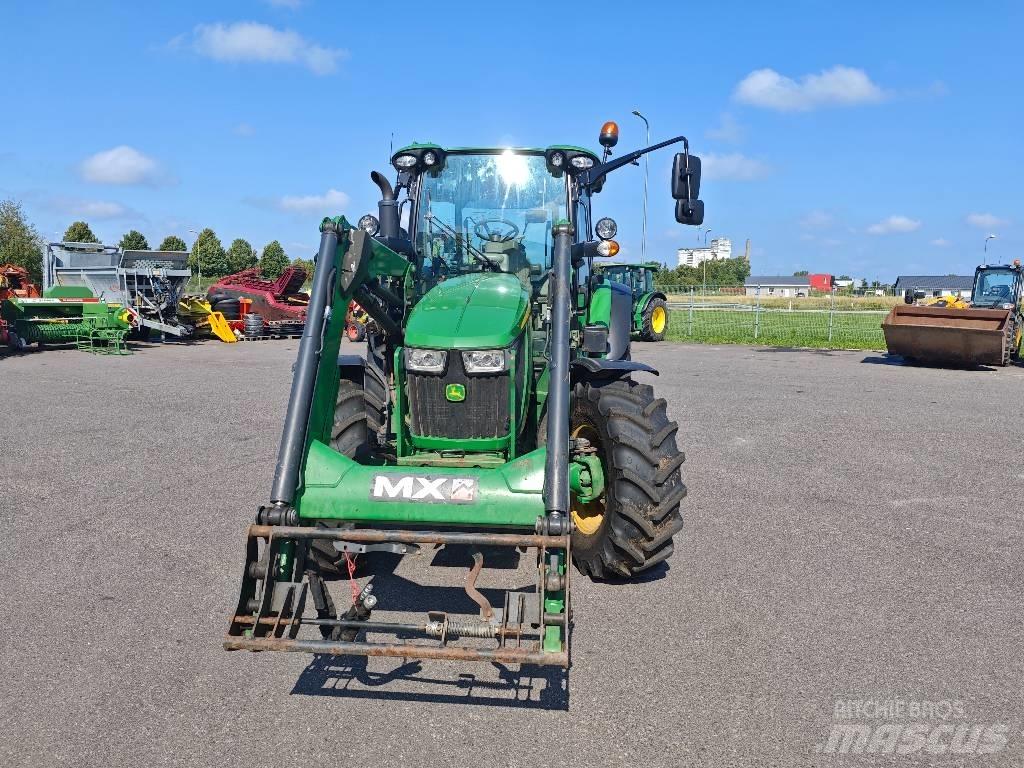 John Deere 5115 R Traktory