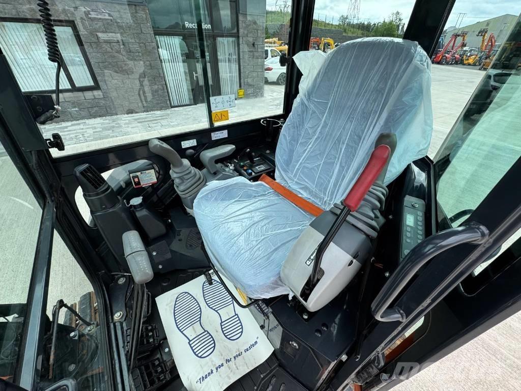 Hitachi ZX 26 U-6CLR Mini rýpadlá < 7t