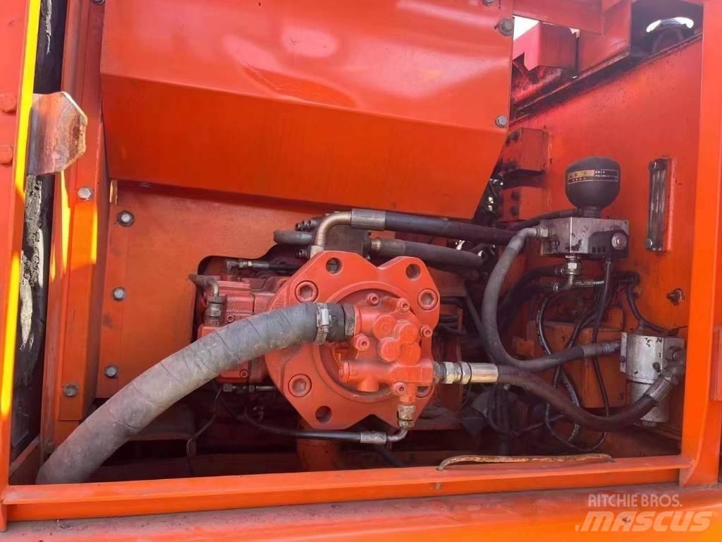 Doosan DH 220 Pásové rýpadlá