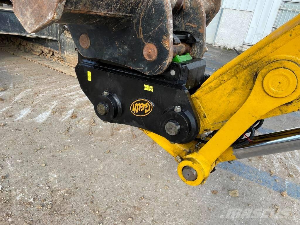 Komatsu PC240LC-11E0 Pásové rýpadlá
