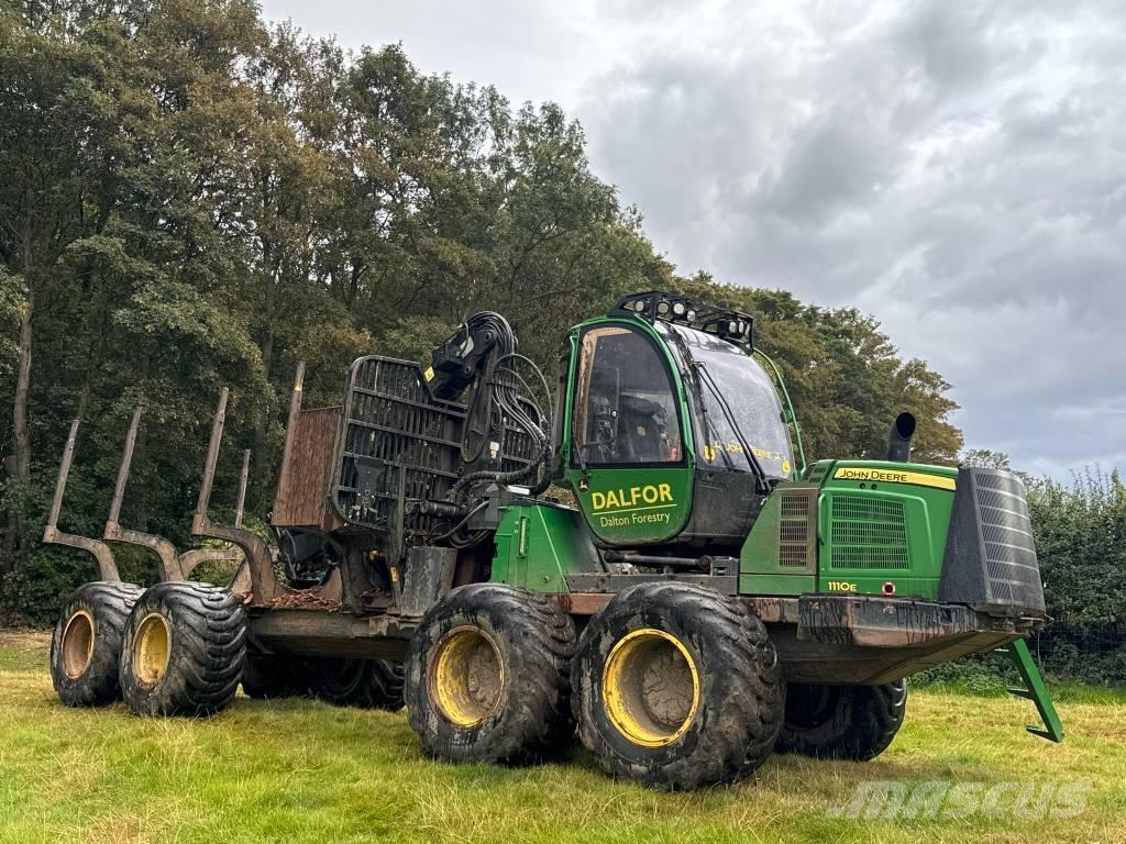 John Deere 1110 E Lesné traktory