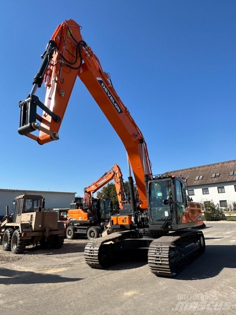 Develon DX300Lc-7 Pásové rýpadlá