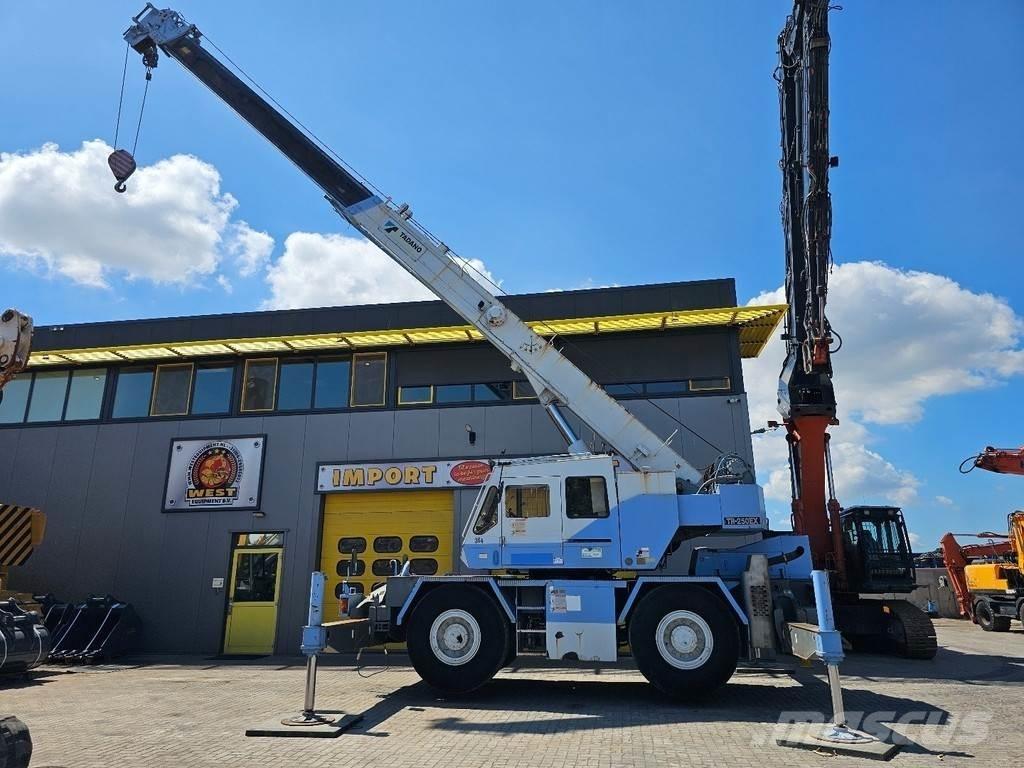 Tadano TR250E Univerzálne terénne žeriavy