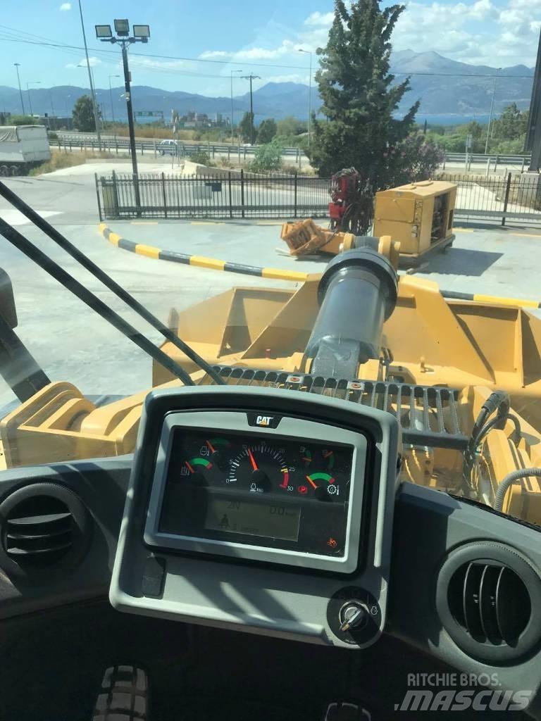 CAT 972M Kolesové nakladače