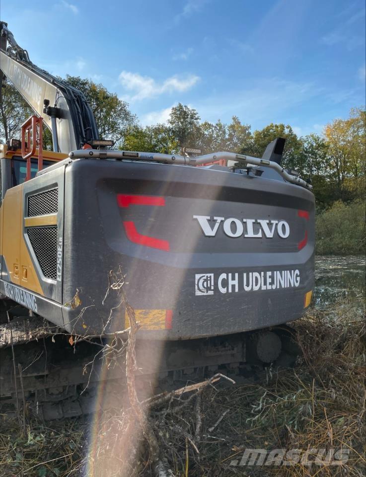 Volvo 250E LR Pásové rýpadlá