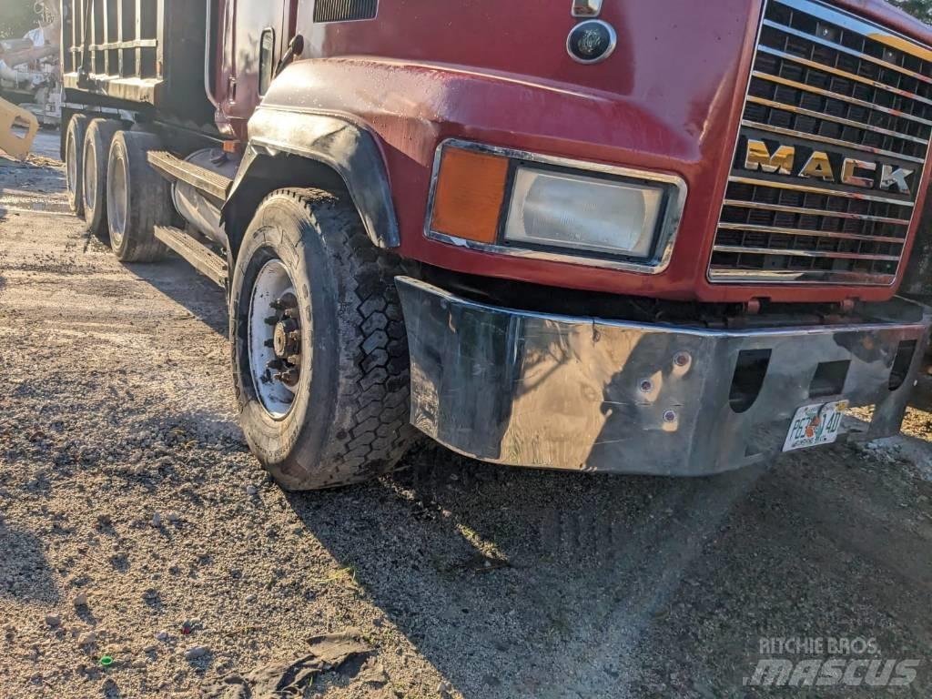Mack CL 713 Sklápače