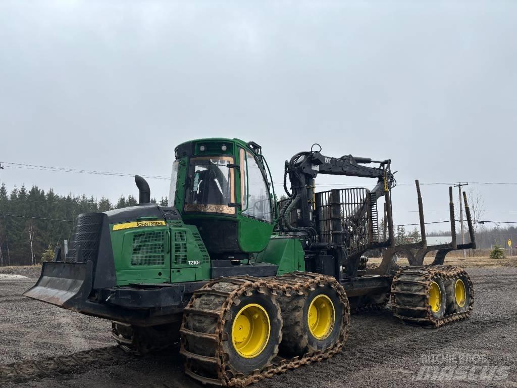 John Deere 1210 E Lesné traktory