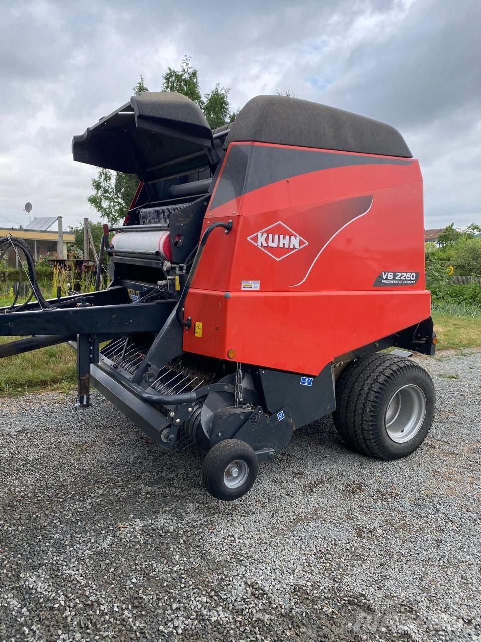 Kuhn VB 2260 Lisy na okrúhle balíky