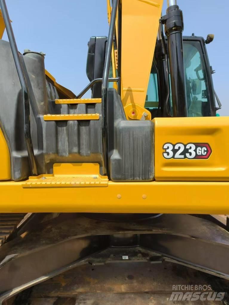 CAT 323 GC Pásové rýpadlá