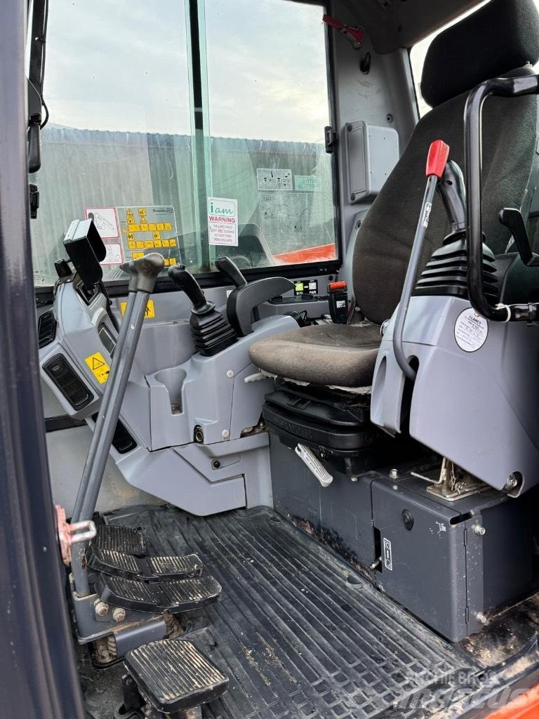 Kubota KX 080-4 Midi rýpadlá 7 t - 12 t
