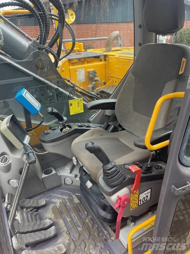 Volvo ECR235C Pásové rýpadlá