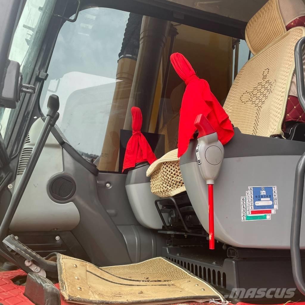 Komatsu PC 220-8 Pásové rýpadlá