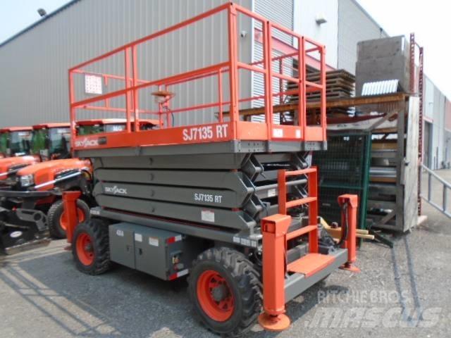 SkyJack SJ 7135 RT Nožnicové zdvíhacie plošiny