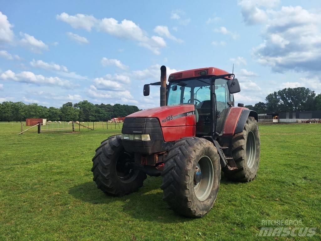 CASE MX135 Traktory