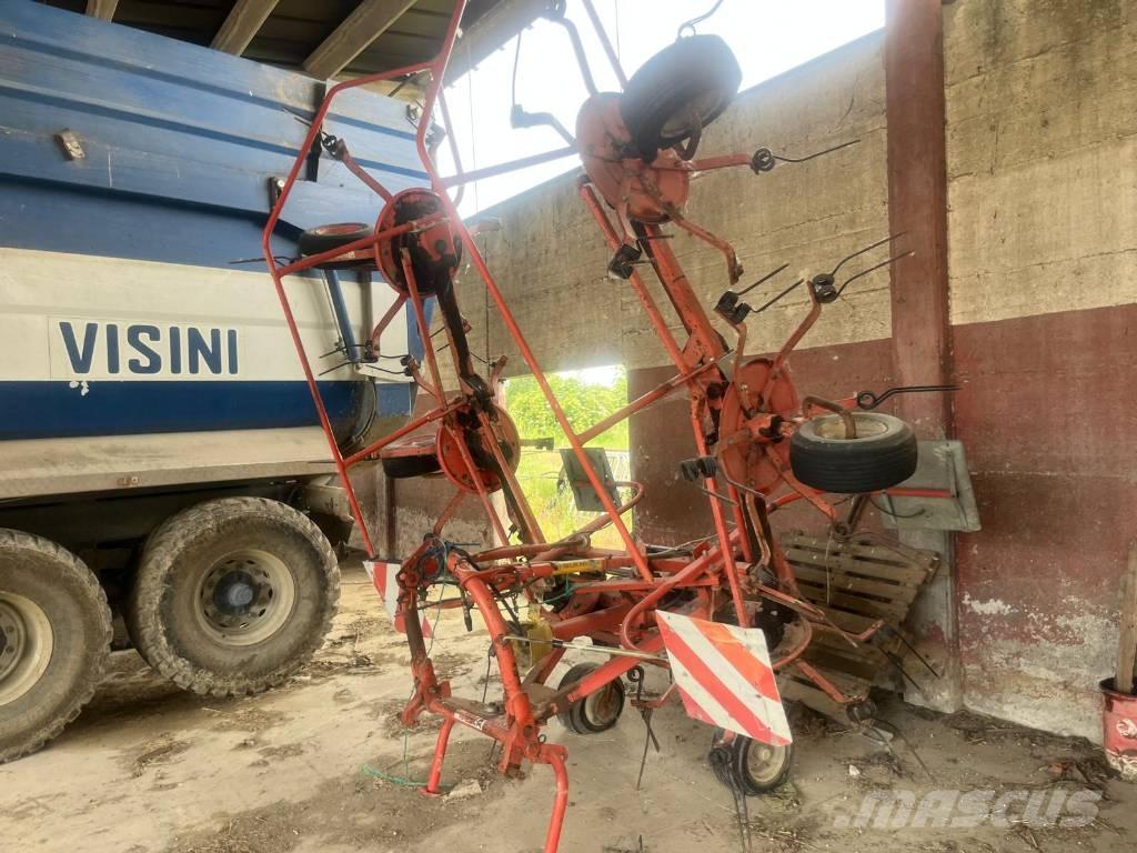 Lely TH 680 Obracače a zhrabovače sena
