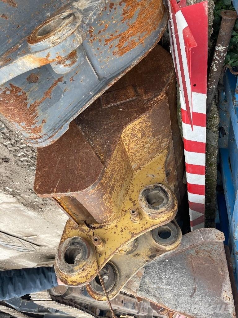 CAT 323 D Pásové rýpadlá