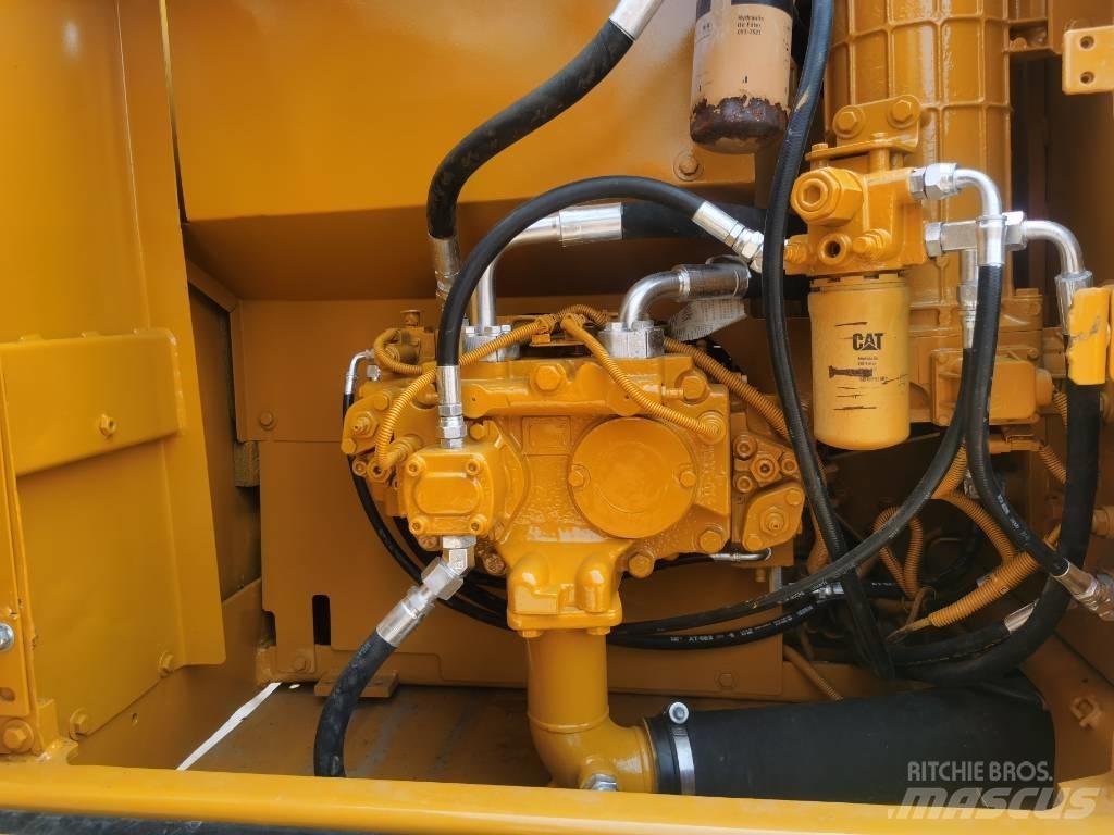 CAT 320 D Pásové rýpadlá
