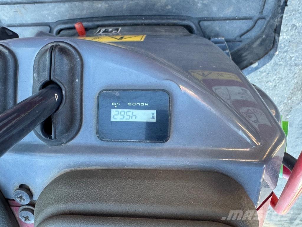 Yanmar SV08 (1E935) Mini rýpadlá < 7t
