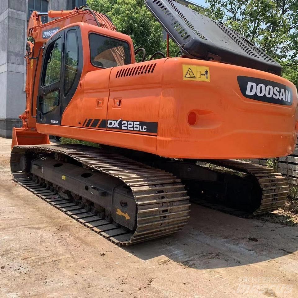 Doosan dx225 Pásové rýpadlá