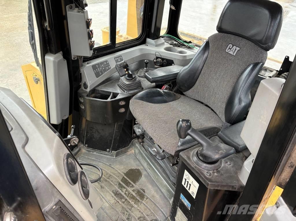 CAT D 6 T LGP Pásové dozéry