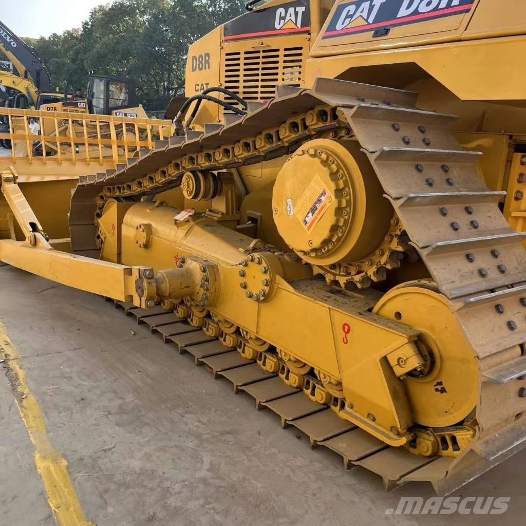 CAT D 8 R Pásové dozéry