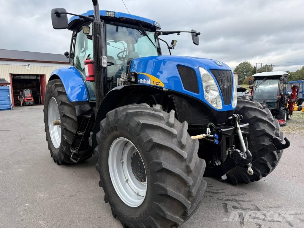 New Holland T7030 Traktory
