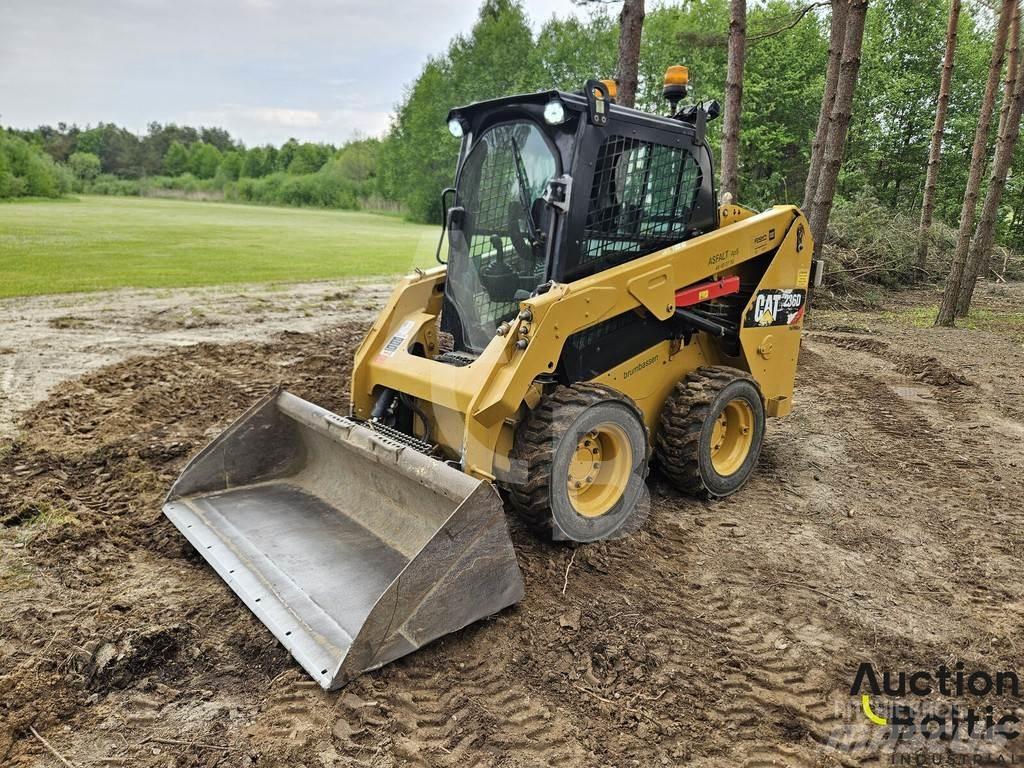 CAT 236 D Šmykom riadené nakladače