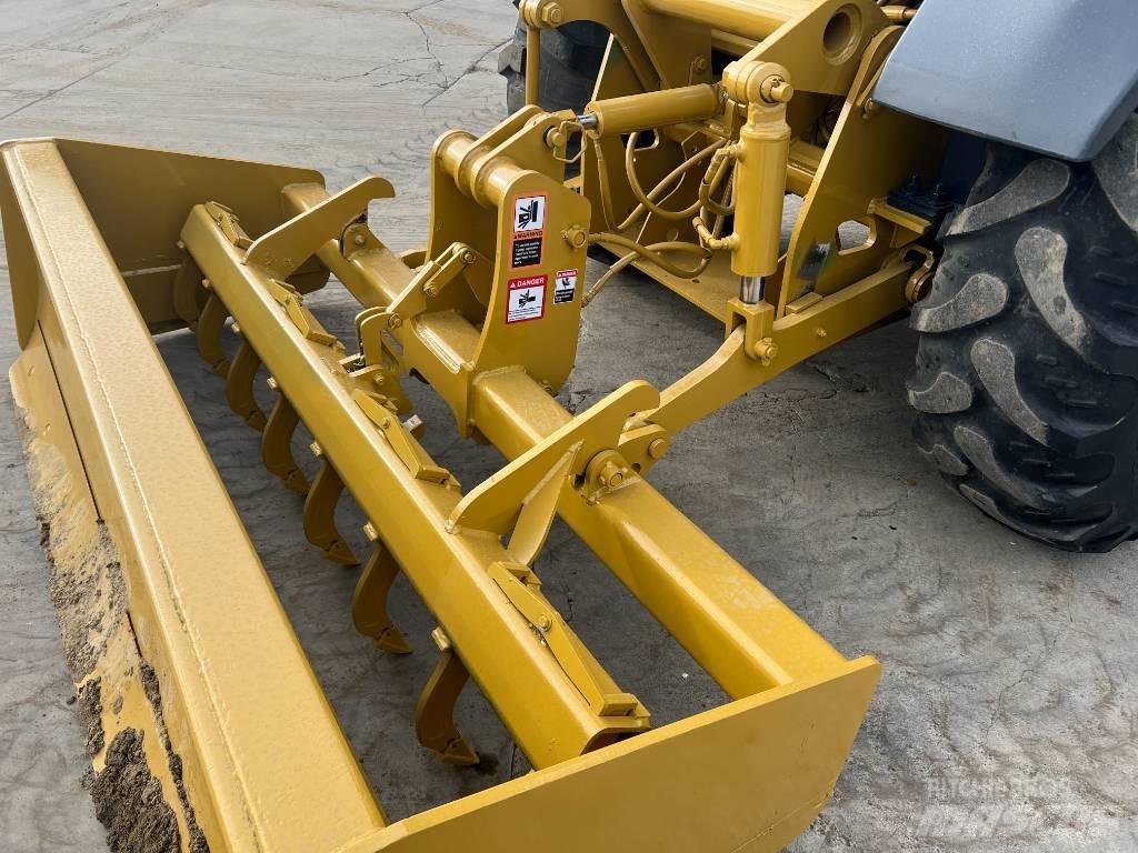 John Deere 210L EP Čelné nakladače a rýpadlá
