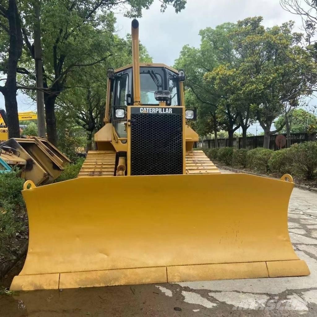 CAT D5M Pásové dozéry