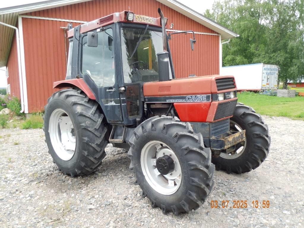 Case IH 685 XL Traktory