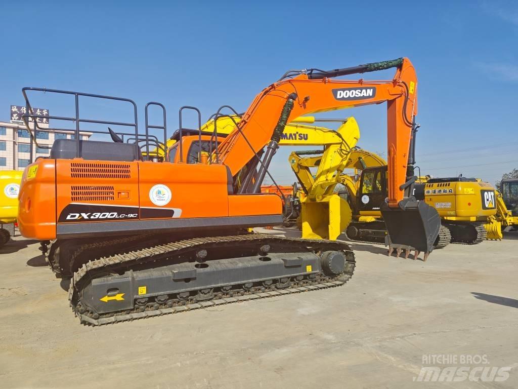Doosan DX 300 Pásové rýpadlá