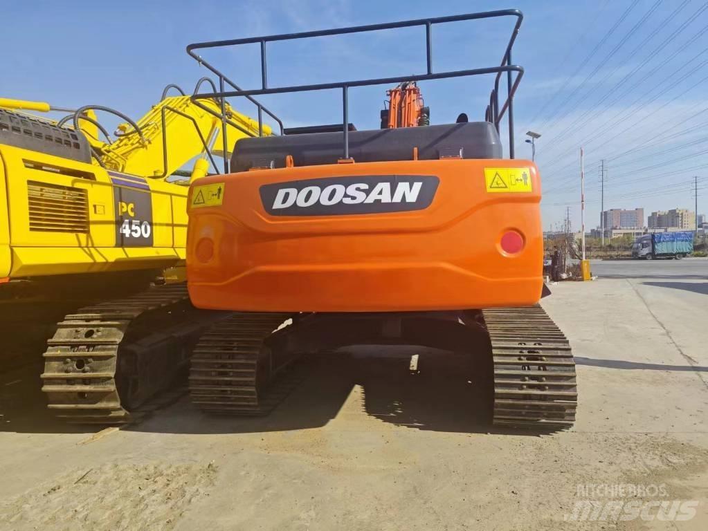 Doosan DX 300 Pásové rýpadlá